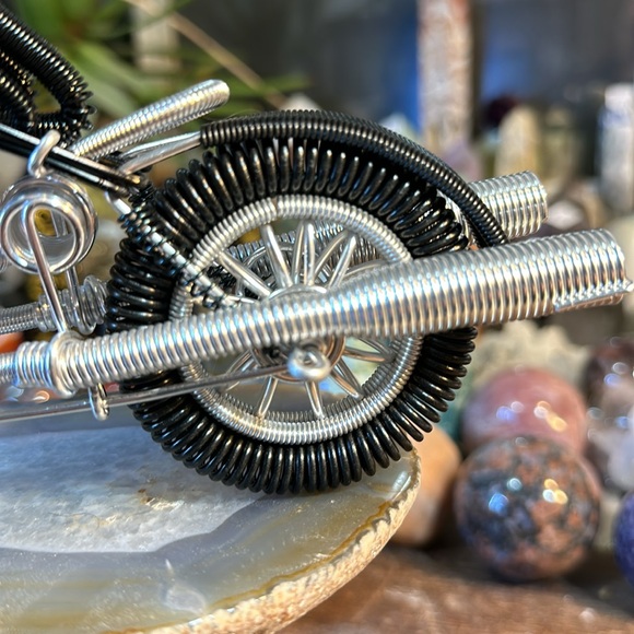 🔥SALE🔥 Hand Made Wire Wrapped Motorcycle! - Picture 10 of 13